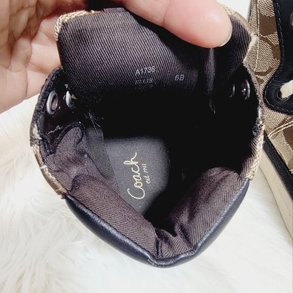 Coach - Picture 6 of 8